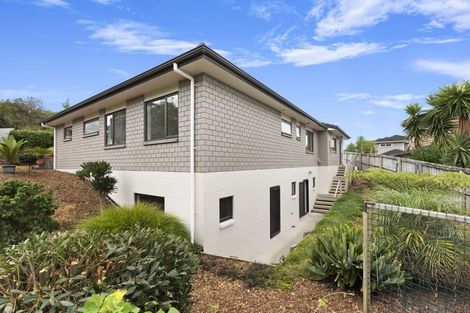 Photo of property in 72 Lake Panorama Drive, Henderson Valley, Auckland, 0612