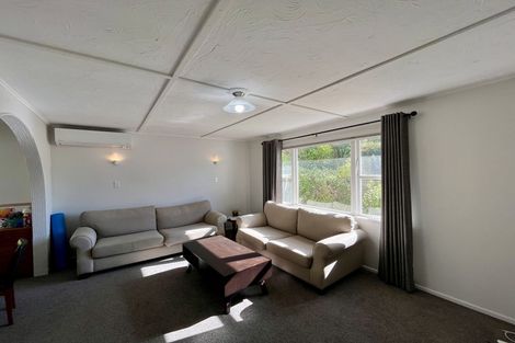 Photo of property in 28 Batchelor Street, Newlands, Wellington, 6037