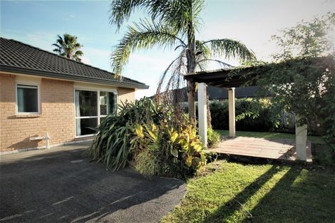 Photo of property in 12 Mellefont Close, East Tamaki Heights, Auckland, 2016