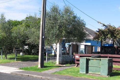 Photo of property in 10 Hamurana Place, Te Atatu Peninsula, Auckland, 0610