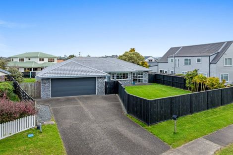 Photo of property in 33 Maygrove Drive, Orewa, 0931