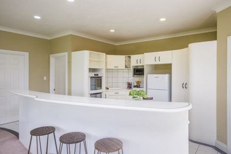 Photo of property in 5 Kilkenny Place, Fitzherbert, Palmerston North, 4410