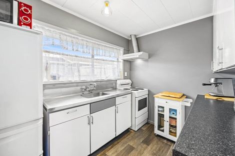 Photo of property in 2/39 Blacklock Avenue, Henderson, Auckland, 0612