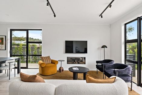 Photo of property in 680 Swanson Road, Swanson, Auckland, 0612