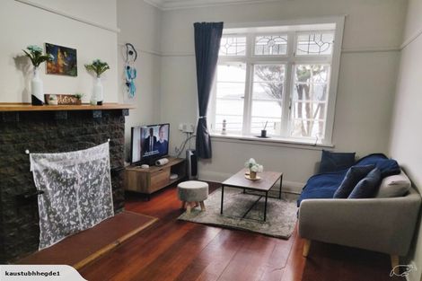 Photo of property in 2/136 Evans Bay Parade, Roseneath, Wellington, 6021