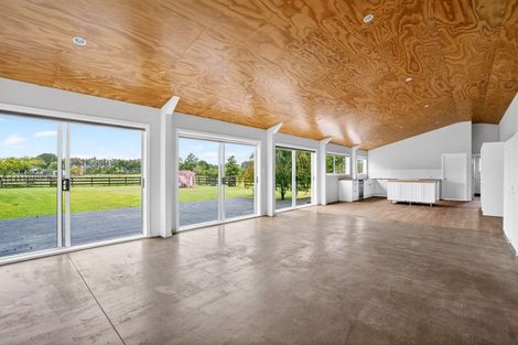 Photo of property in 61 Boord Crescent, Kumeu, 0891