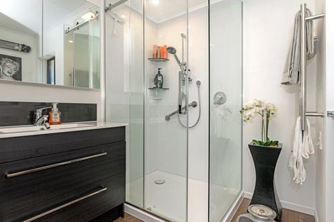 Photo of property in Orange Grove Flats, 2/549 Childers Road, Te Hapara, Gisborne, 4010