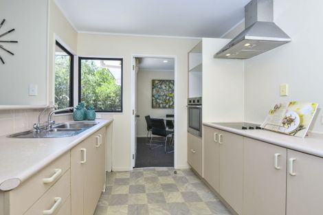 Photo of property in 5 Avonleigh Road, Green Bay, Auckland, 0604