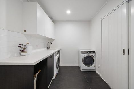 Photo of property in 6 Waimarama Court, Roslyn, Palmerston North, 4414