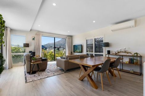 Photo of property in 10 Chapman Way, Jacks Point, 9371