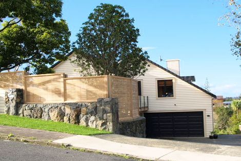 Photo of property in 26 Montgomery Crescent, Cockle Bay, Auckland, 2014