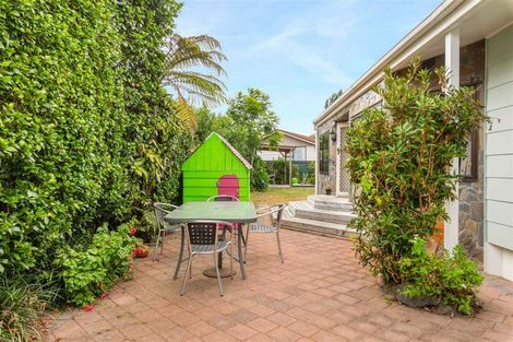 Photo of property in 102 Beach Road, Te Atatu Peninsula, Auckland, 0610