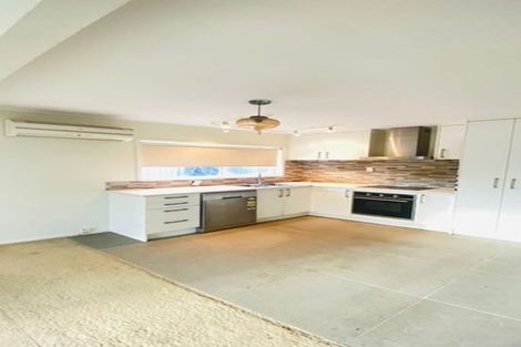 Photo of property in 2 Caspian Close, New Lynn, Auckland, 0600