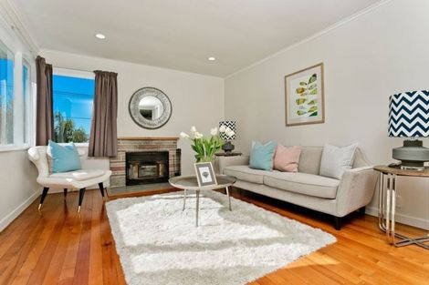 Photo of property in 1/962 East Coast Road, Northcross, Auckland, 0632