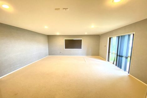 Photo of property in 7 Kawai Rise, Te Atatu Peninsula, Auckland, 0610