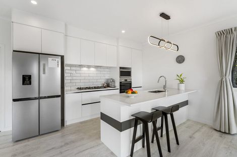 Photo of property in 562a Beach Road, Rothesay Bay, Auckland, 0630