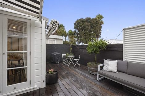 Photo of property in 251a Courtenay Street, Strandon, New Plymouth, 4312