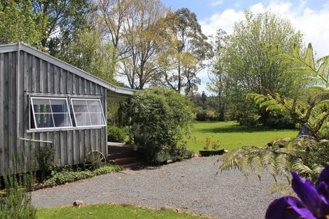 Photo of property in 15 Pottery Lane, Coromandel, 3506