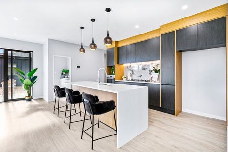 Photo of property in 63 Mcindoe Road, Kumeu, 0810