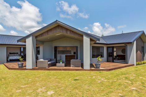 Photo of property in 18 Kotare Drive, Waiwhakaiho, New Plymouth, 4312