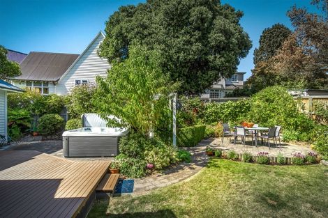 Photo of property in 56 Dyers Pass Road, Cashmere, Christchurch, 8022