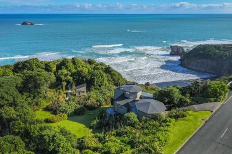 Photo of property in 39 Waitea Road, Muriwai, 0881