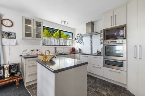 Photo of property in 15 Resolution Place, Bryndwr, Christchurch, 8053