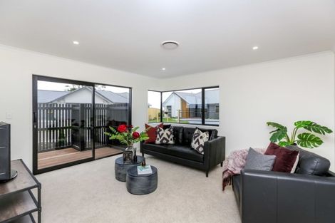 Photo of property in 4 Oliver O'leary Way, Westown, New Plymouth, 4310