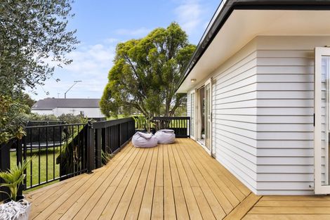 Photo of property in 1/16 Lyttelton Avenue, Forrest Hill, Auckland, 0620