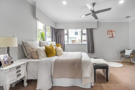 Photo of property in 1/206 Onewa Road, Birkenhead, Auckland, 0626