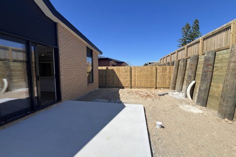 Photo of property in 17 Waruhia Crescent, Rototuna North, 3281