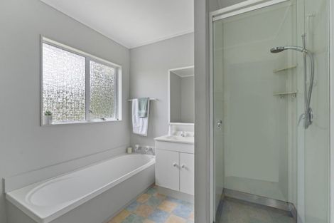 Photo of property in 2 Seagull Place, Whitby, Porirua, 5024