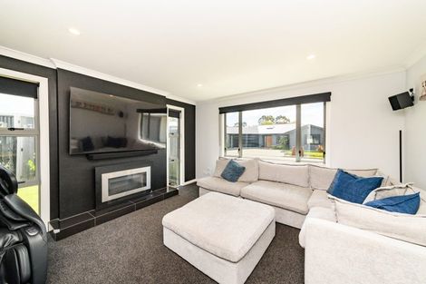Photo of property in 5 Stratford Court, Fitzherbert, Palmerston North, 4410