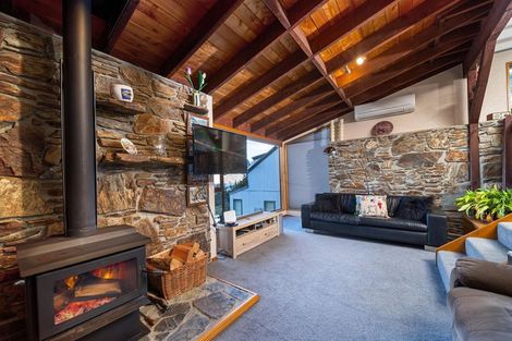 Photo of property in 7b Cameron Place, Fernhill, Queenstown, 9300