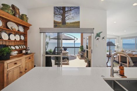 Photo of property in 16a Crispe Road, Clarks Beach, 2122
