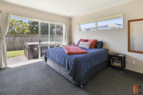 Photo of property in 50 Stranraer Crescent, Wattle Downs, Auckland, 2103