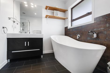 Photo of property in 115 Williams Street, Cambridge, 3434