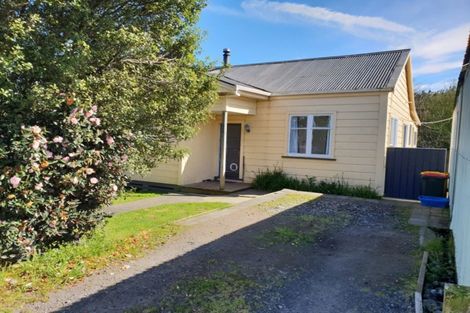 Photo of property in 240 Bridge Street, Eltham, 4322