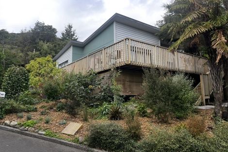 Photo of property in 7 Lowry Heights, Stokes Valley, Lower Hutt, 5019