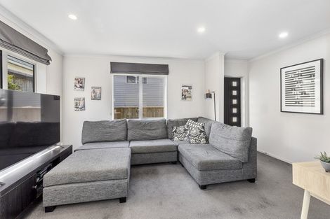 Photo of property in 7/16 Black Rock Road, Newlands, Wellington, 6037