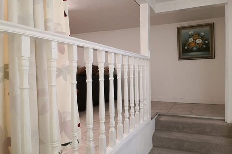 Photo of property in 1/527 Beach Road, Murrays Bay, Auckland, 0630