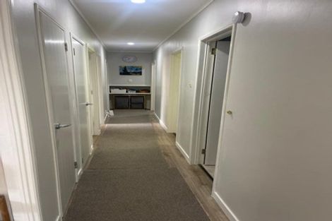 Photo of property in 25 Sovereign Place, Glenfield, Auckland, 0629