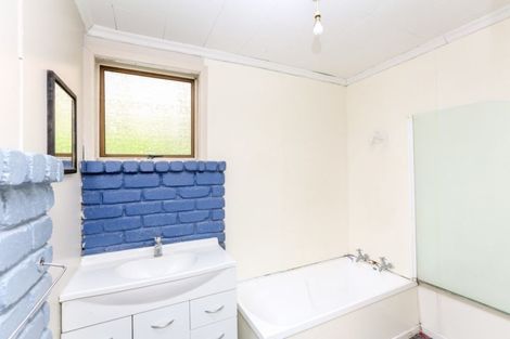 Photo of property in 115 Mangorei Road, Merrilands, New Plymouth, 4312