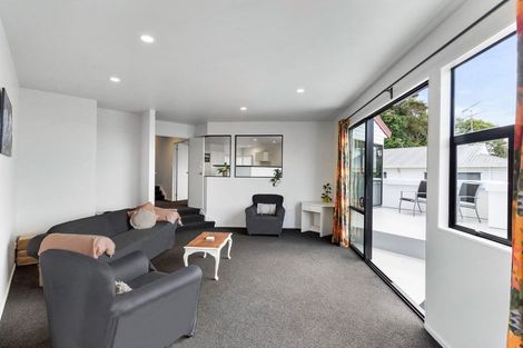 Photo of property in 86 Wade River Road, Stanmore Bay, Whangaparaoa, 0932