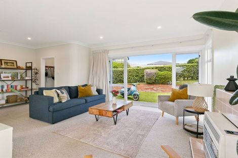 Photo of property in 73 View Road, Houghton Bay, Wellington, 6023