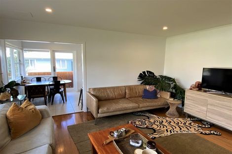 Photo of property in 41 Farquhar Road, Glendene, Auckland, 0602