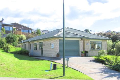 Photo of property in 86 Roberta Crescent, Orewa, 0931