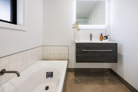 Photo of property in 70 Atlantic Drive, Fitzherbert, Palmerston North, 4410