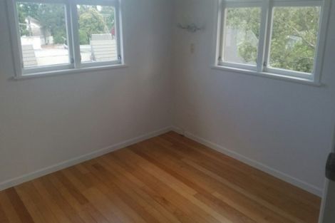 Photo of property in 176 Beach Haven Road, Beach Haven, Auckland, 0626