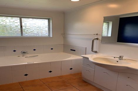 Photo of property in 16 Te Punga Place, Awapuni, Palmerston North, 4412